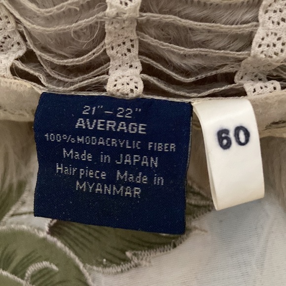 TWC adjustable wig silver - Picture 6 of 7